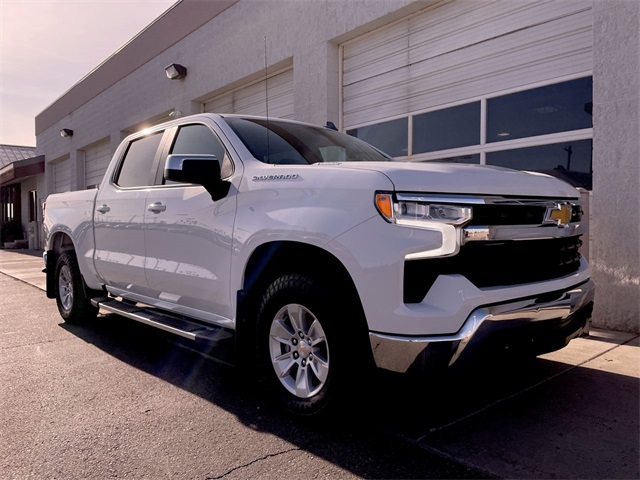 2024 Chevrolet Silverado 1500 LT photo 3