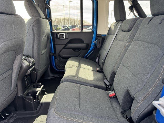 2025 Jeep Wrangler Sahara photo 21