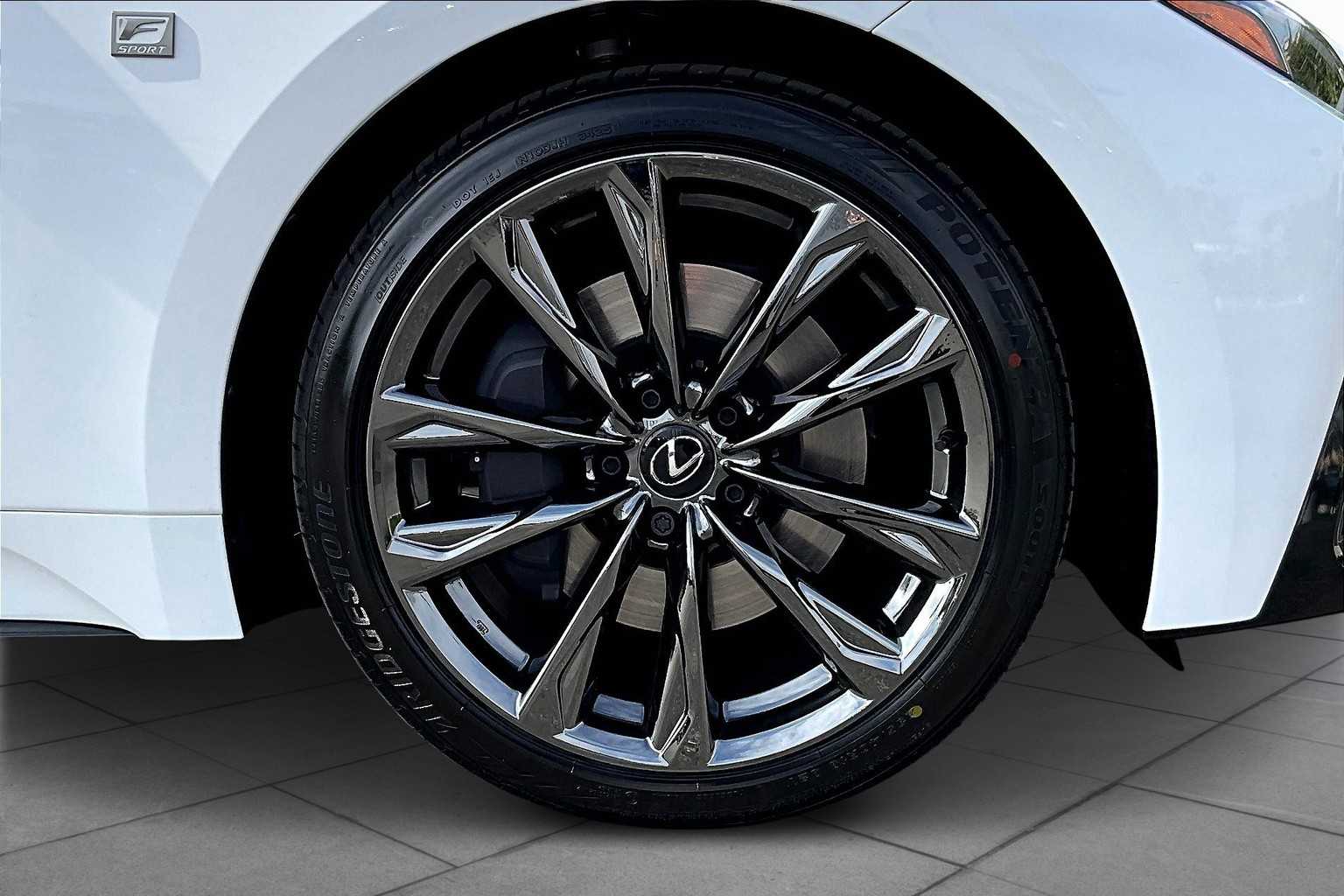 2025 Lexus IS 350 F SPORT photo 8