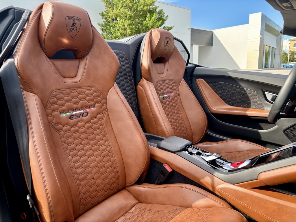 2020 Lamborghini Huracan Evo Base photo 23
