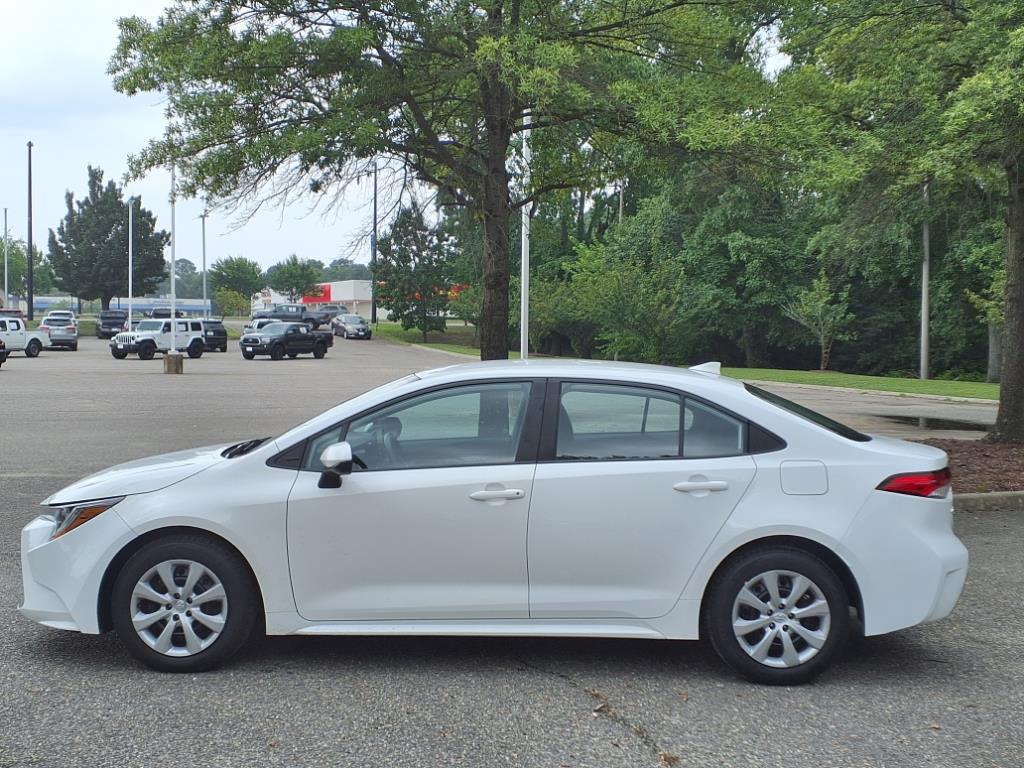 2022 Toyota Corolla LE photo 3