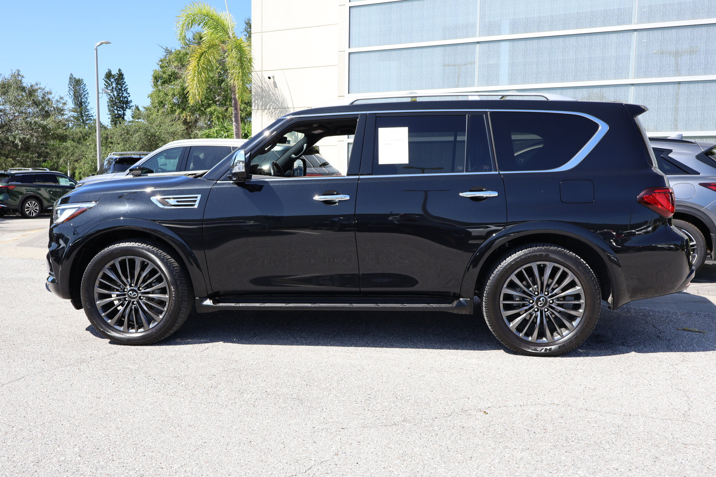 2024 Infiniti QX80 Sensory photo 2