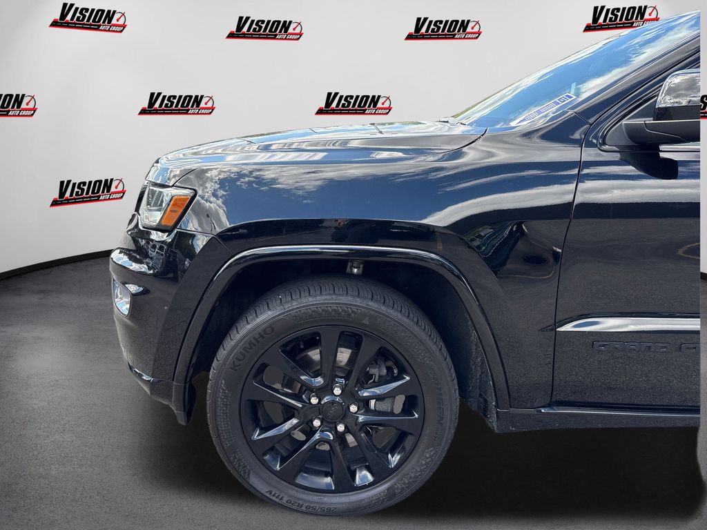 2021 Jeep Grand Cherokee Laredo X photo 12