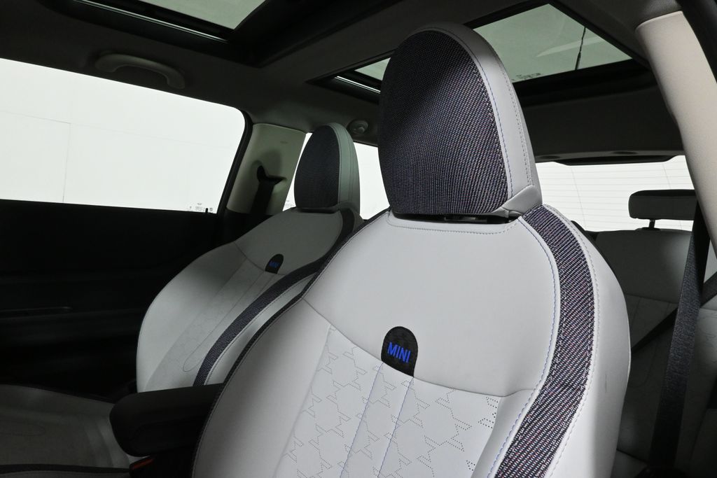 2025 Mini Cooper Hardtop 2 Door Signature photo 14