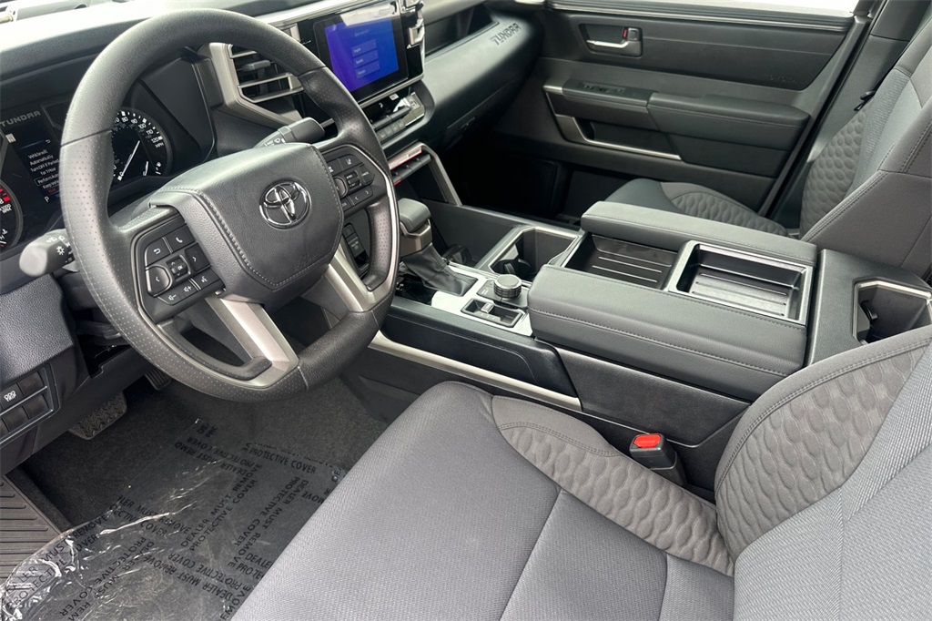 2025 Toyota Tundra SR5 CrewMax photo 8