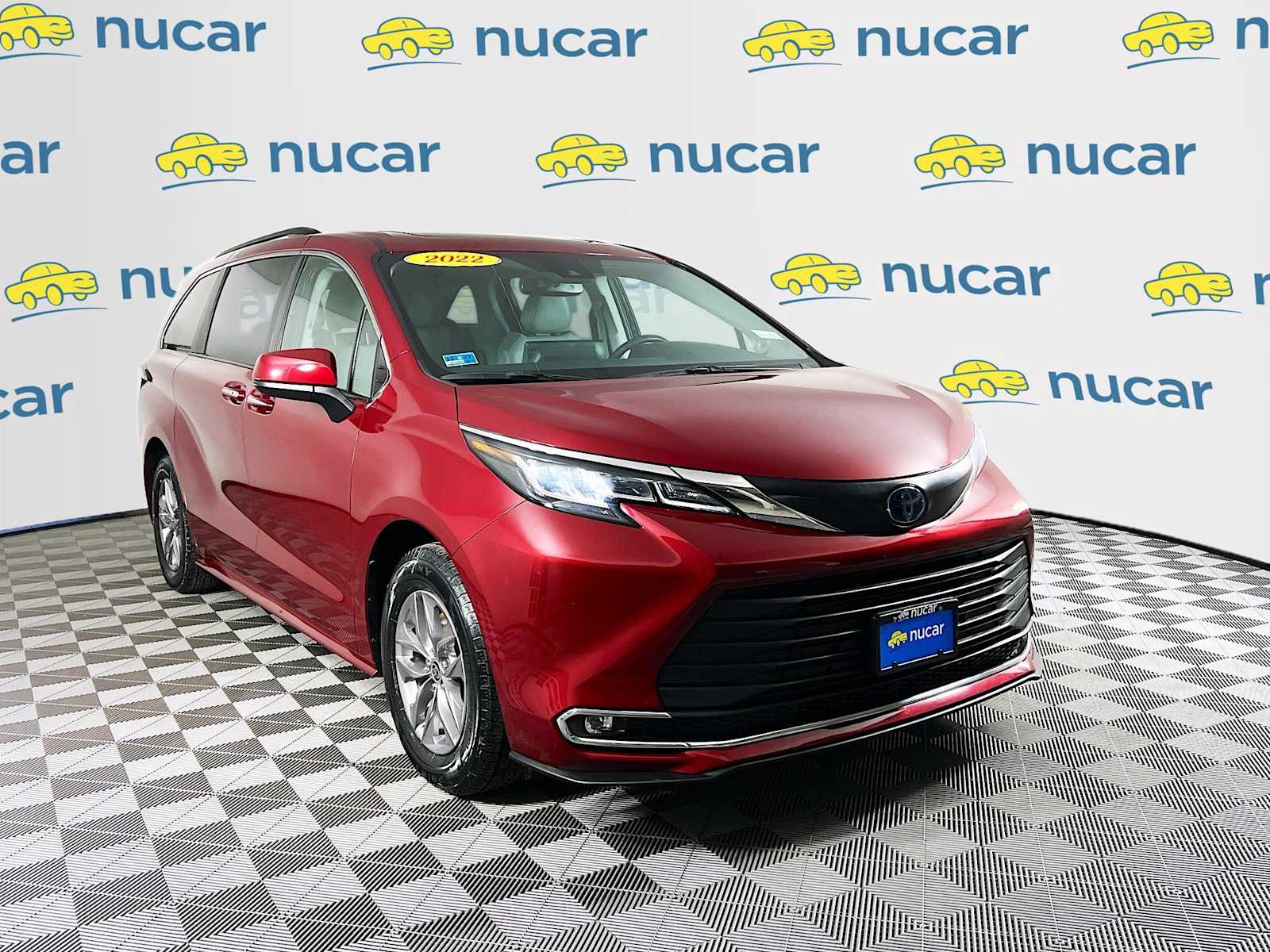 2022 Toyota Sienna XLE's photo