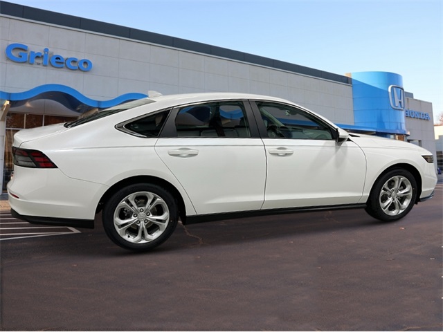 2025 Honda Accord LX photo 3