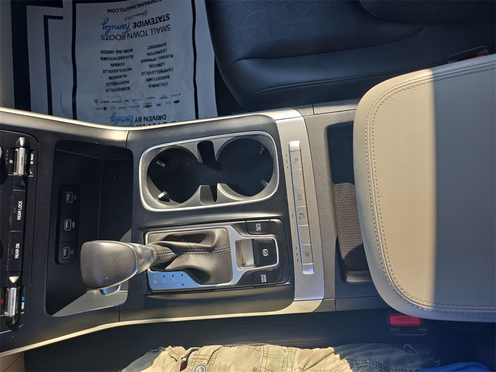 2023 Kia Carnival LX photo 24