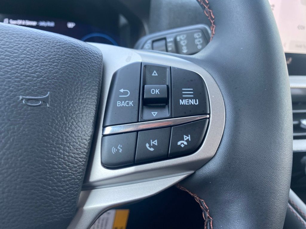 2025 Ford Explorer photo 10