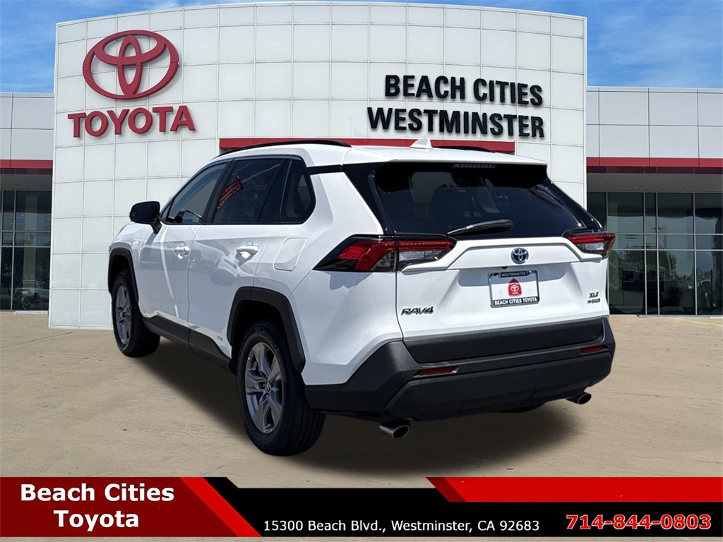 2023 Toyota RAV4 Hybrid XLE photo 6