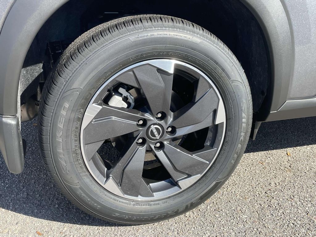 2026 Nissan Rogue SV photo 4