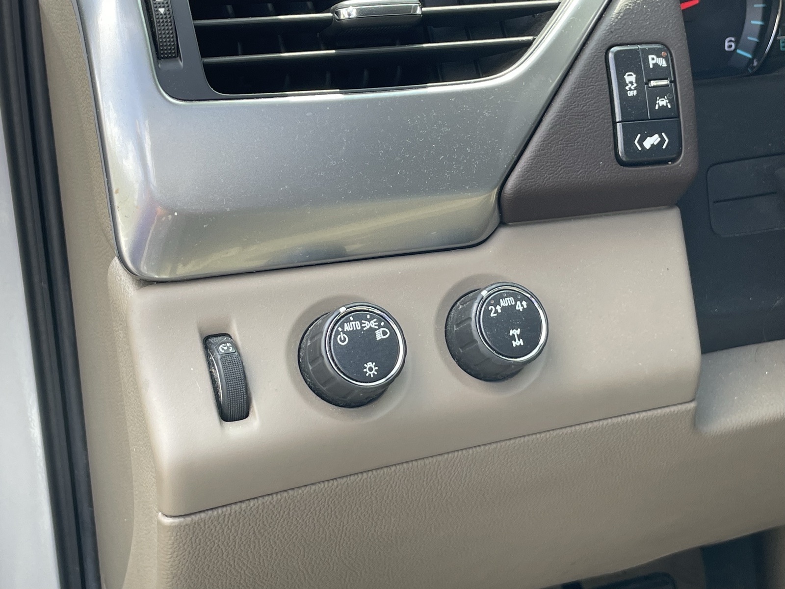 2020 Chevrolet Tahoe LT photo 18