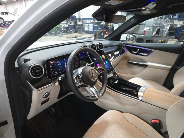 2025 Mercedes Benz GLC 300 4MATIC photo 3