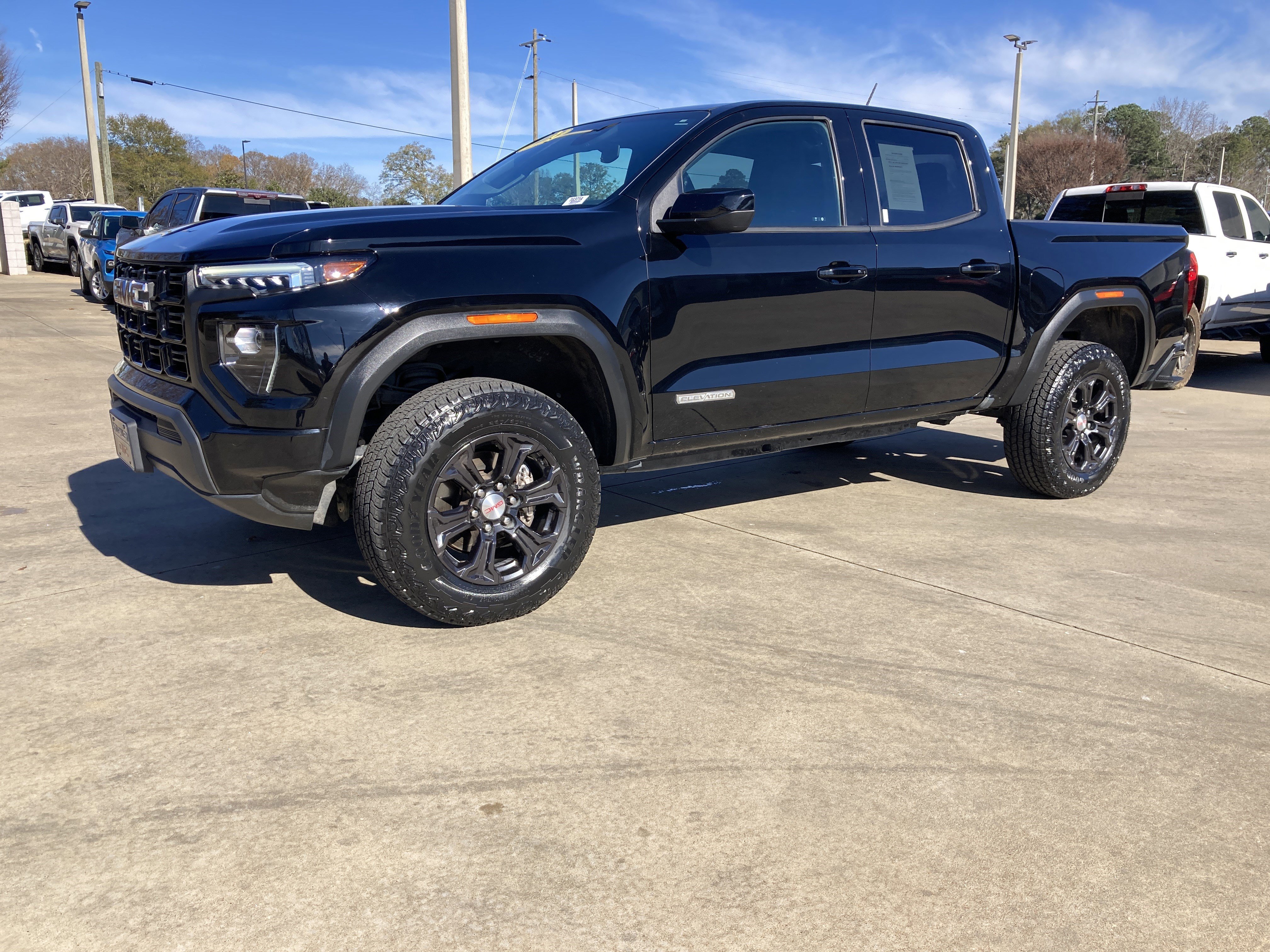 2023 GMC Canyon Elevation's photo