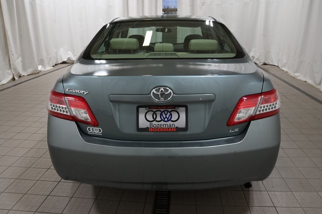 2011 Toyota Camry photo 8