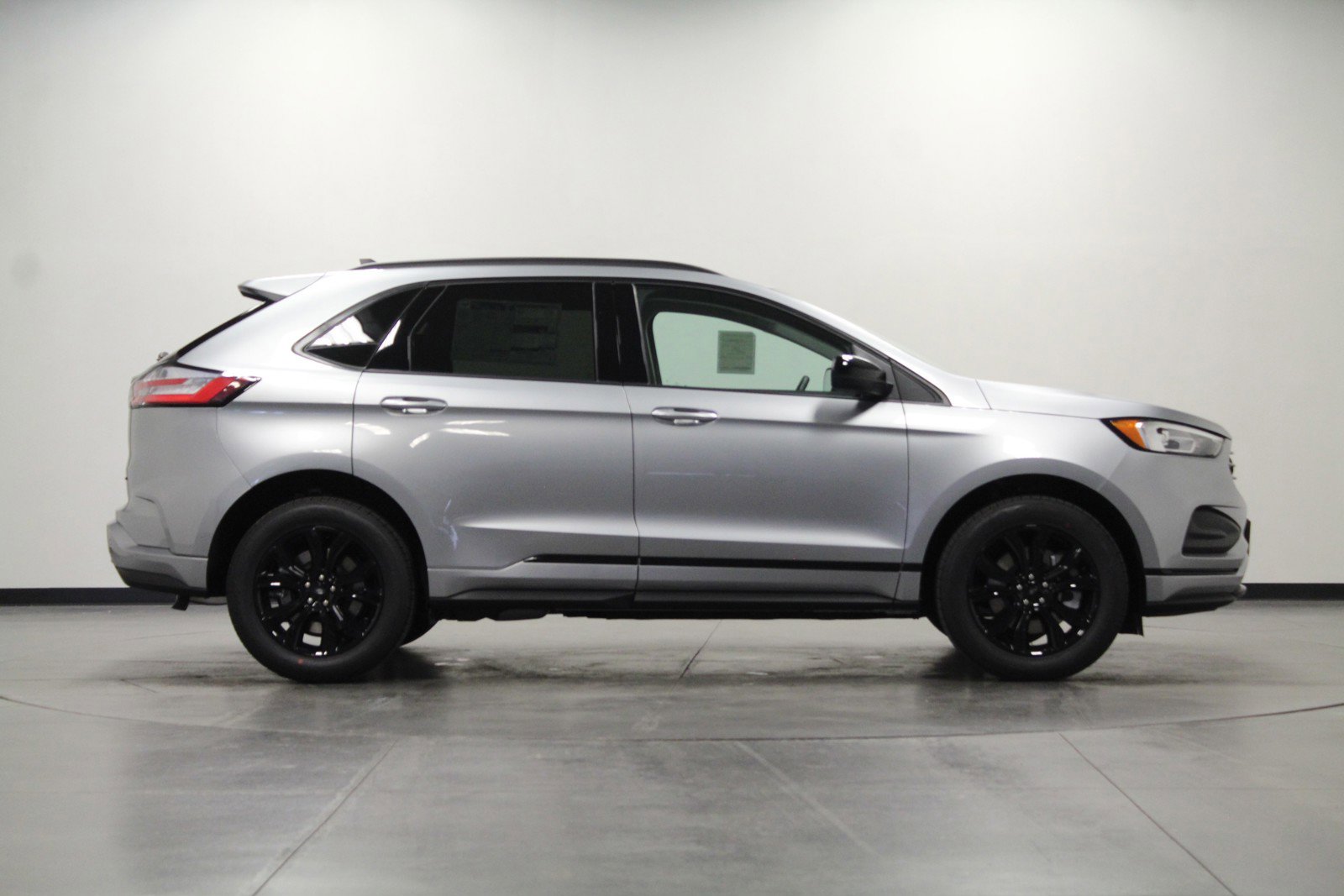 2024 Ford Edge SE photo 2