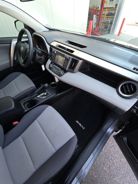 2015 Toyota RAV4 XLE photo 22