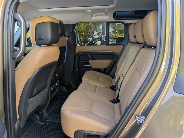 2025 Land Rover Defender 110 S photo 5