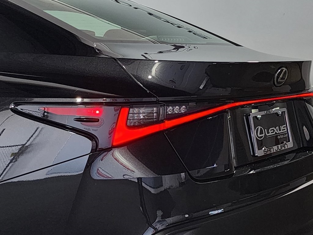 2025 Lexus IS 300 photo 9
