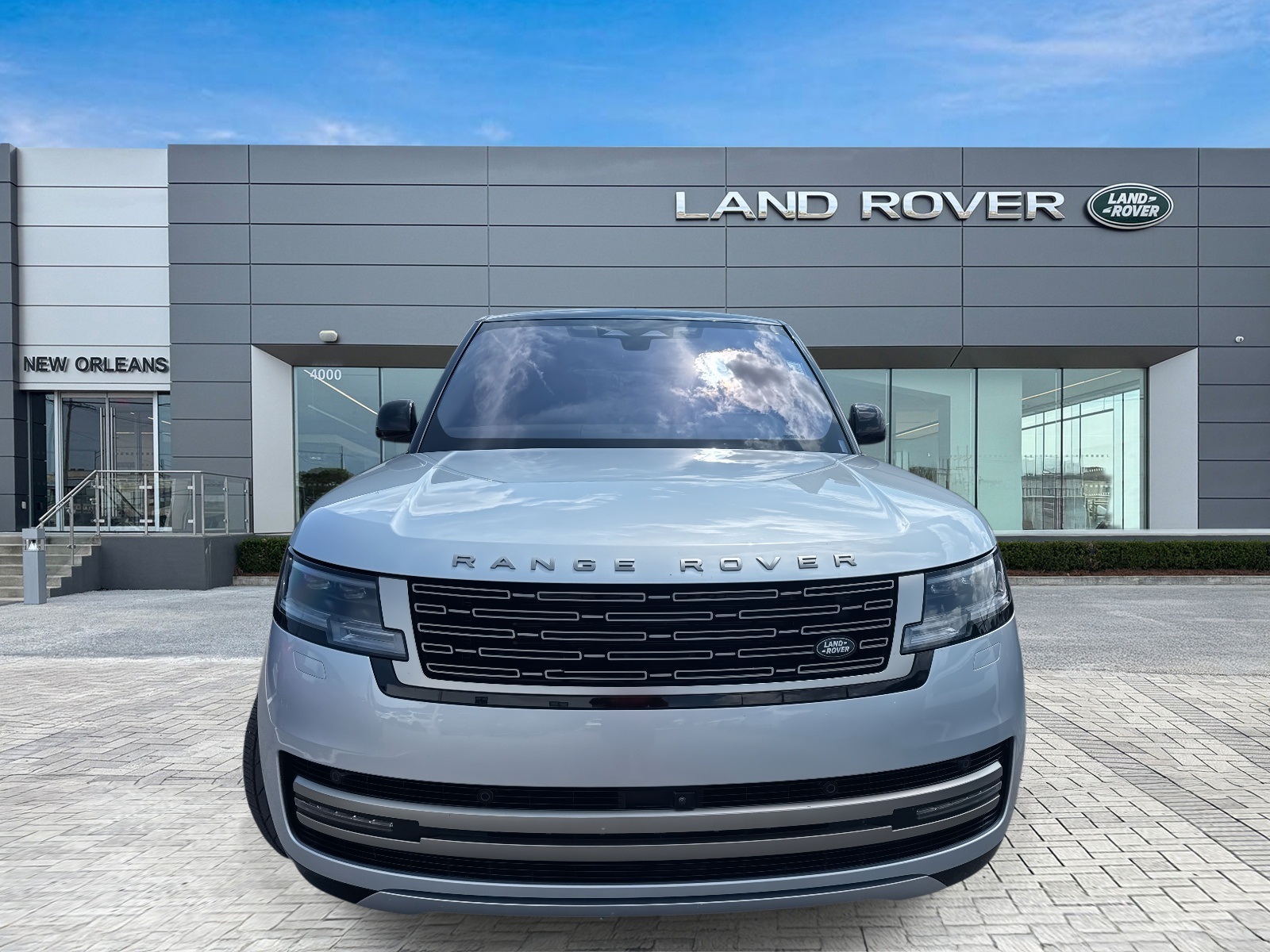 2023 Land Rover Range Rover SE photo 3