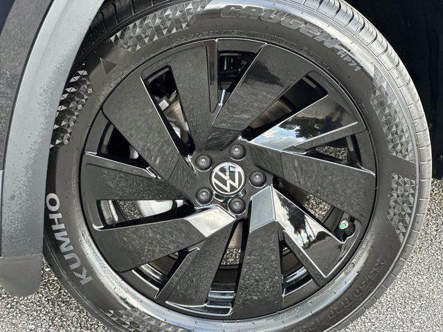 2025 Volkswagen Atlas SE Technology photo 2