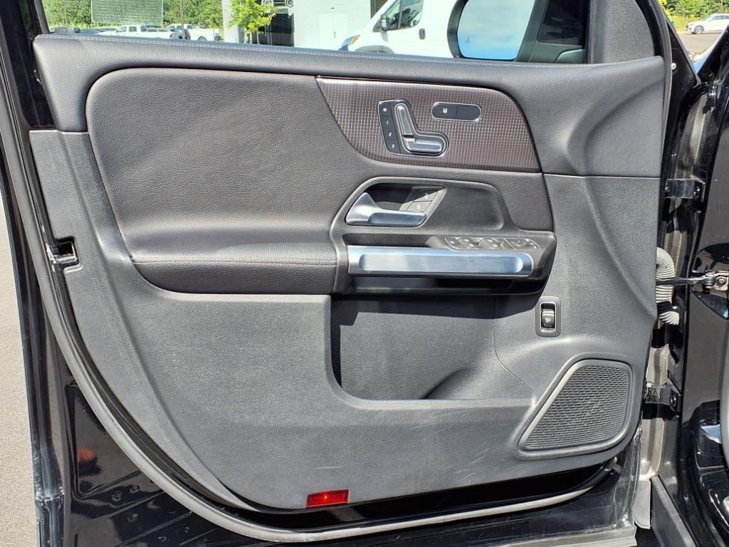 2023 Mercedes Benz GLB 250 4MATIC photo 4