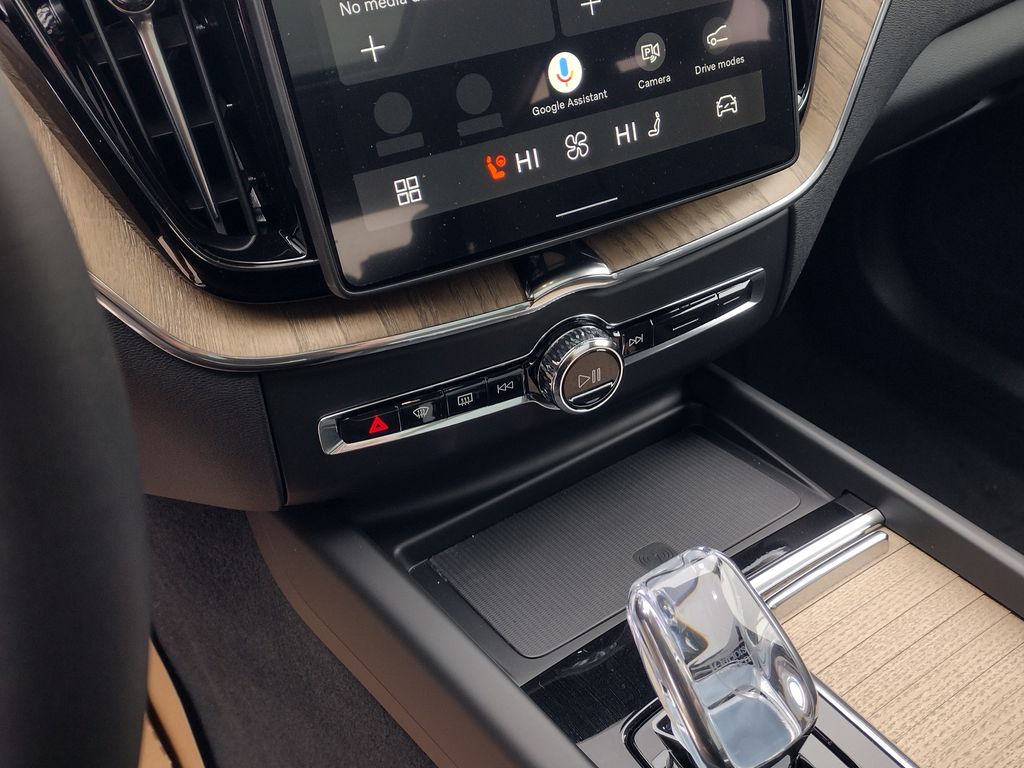 2026 VOLVO XC60 - Image 14