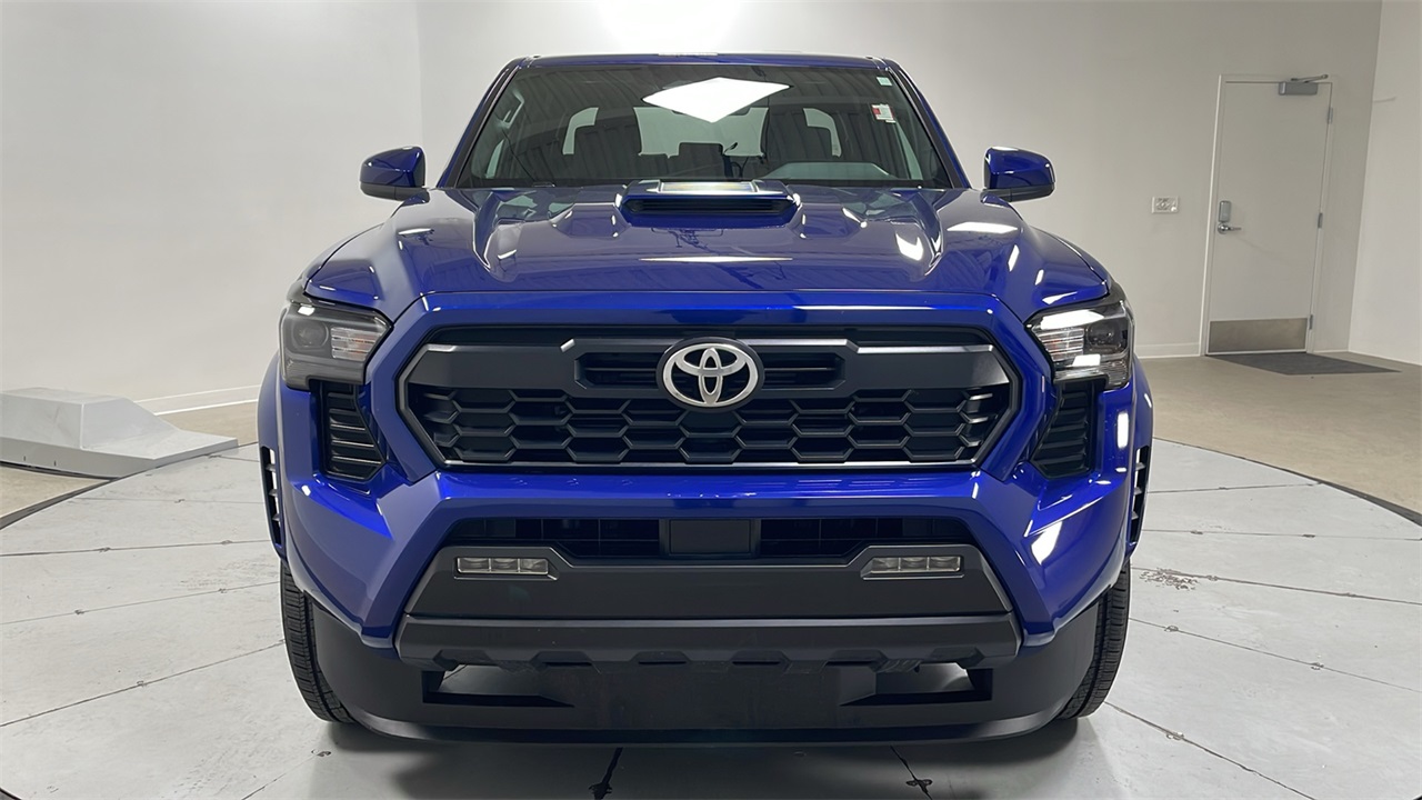 2025 Toyota Tacoma TRD Sport photo 2