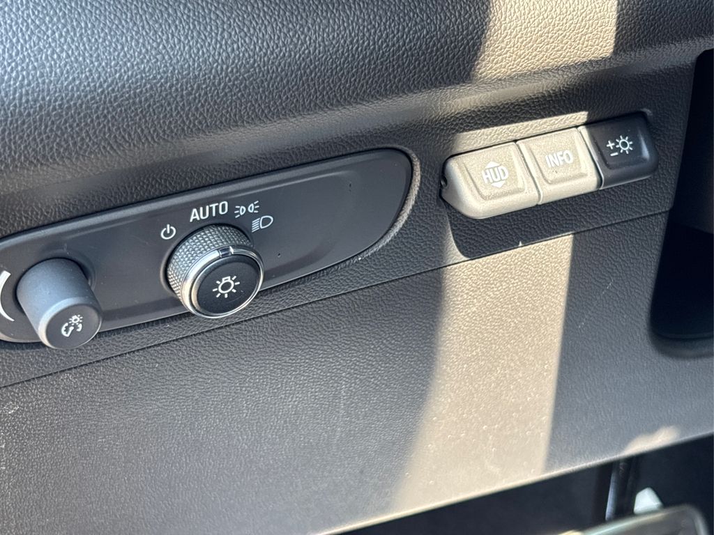 2022 Buick Envision Essence photo 33