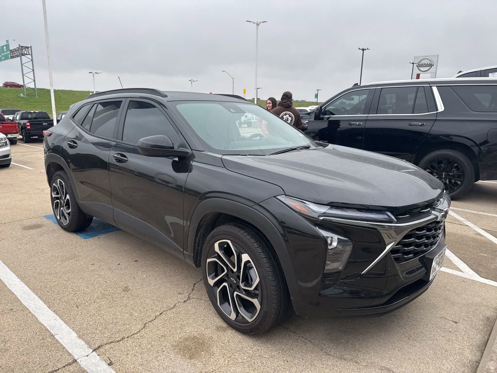 2025 Chevrolet Trax photo 3