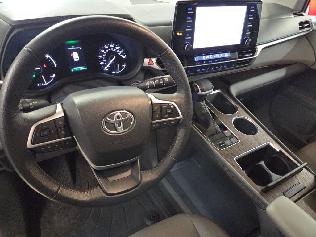 2023 Toyota Sienna XLE photo 15