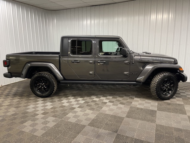 2021 Jeep Gladiator Willys photo 2