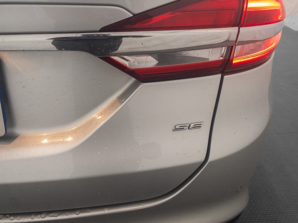 2017 Ford Fusion SE photo 2