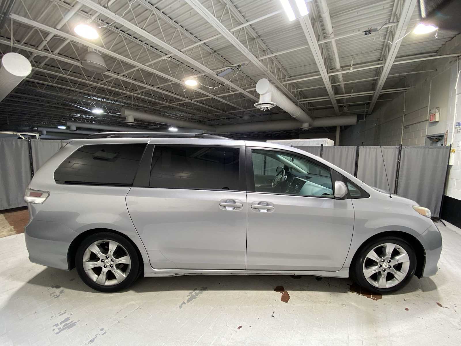 2011 Toyota Sienna SE photo 26