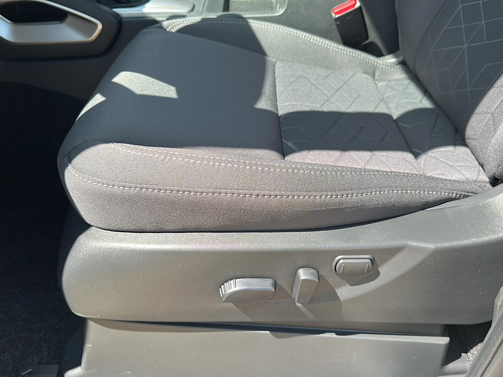 2026 Nissan Frontier Crew Cab SV photo 3