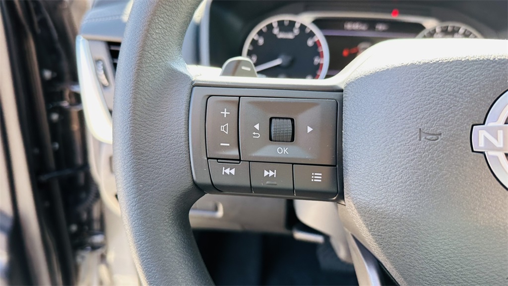 2025 Nissan Rogue S photo 16