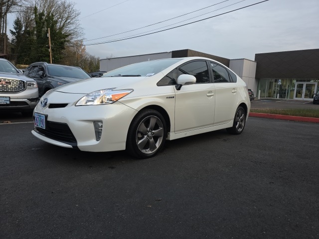 2015 Toyota Prius Four photo 2