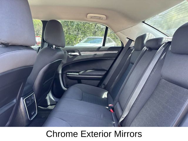 2019 Chrysler 300 Touring photo 15