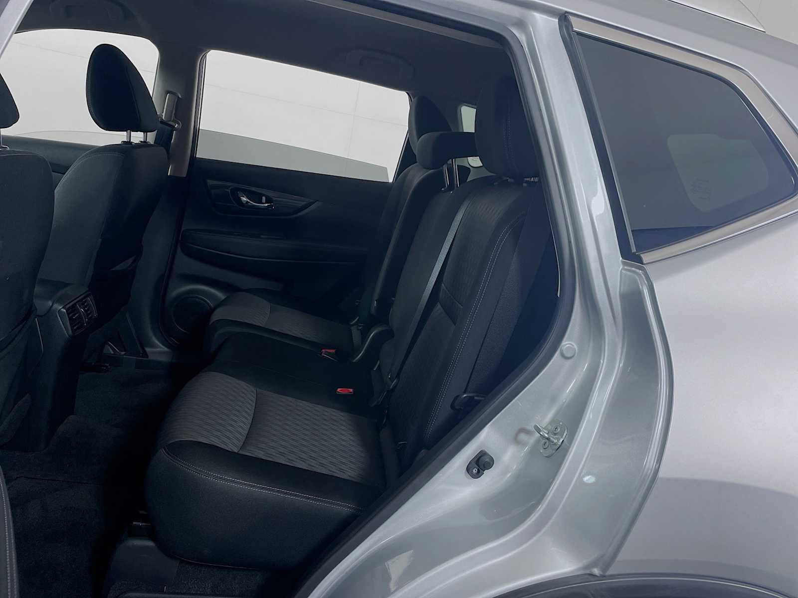 2020 Nissan Rogue SV photo 20