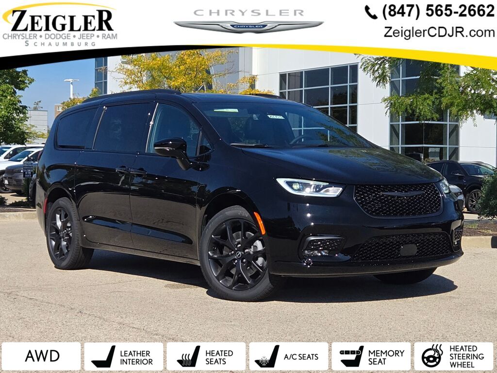 2026 Chrysler Pacifica Limited's photo
