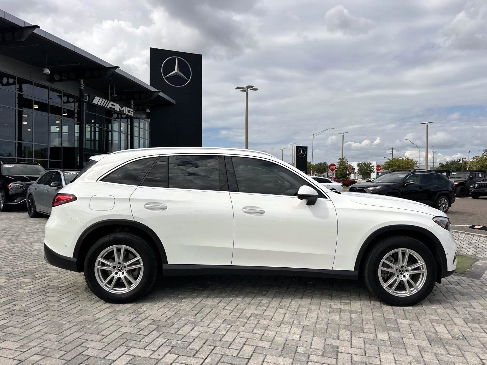 2023 Mercedes Benz GLC 300 photo 3