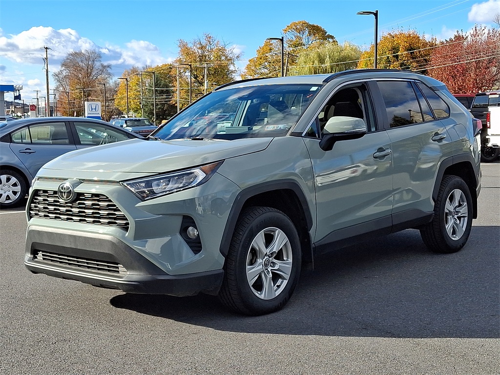 2021 Toyota RAV4 XLE photo 3