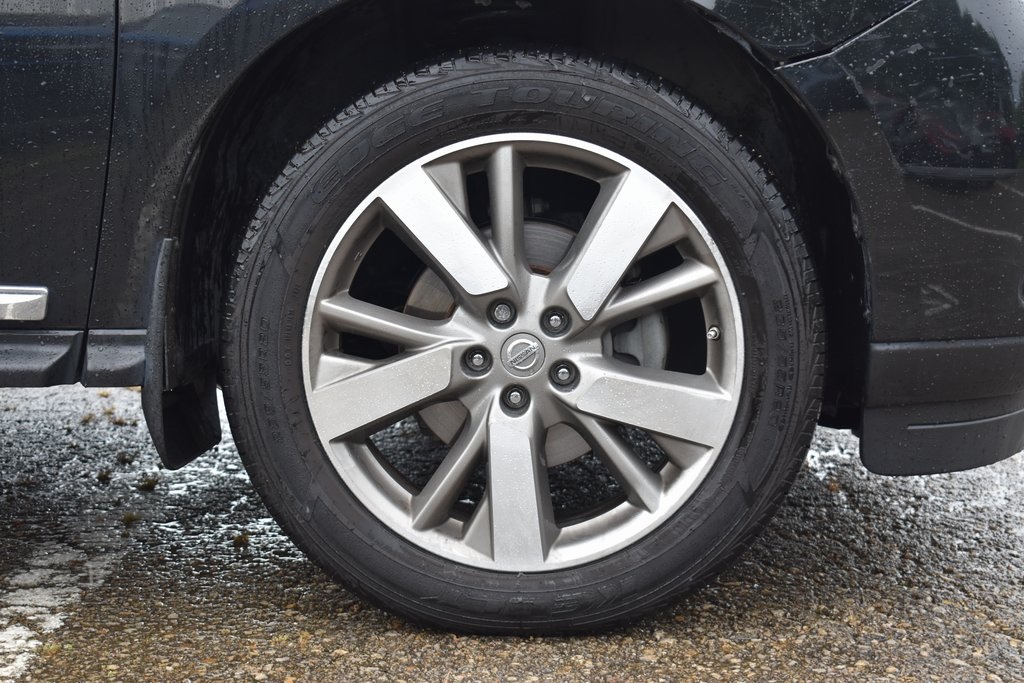 2015 Nissan Pathfinder Platinum photo 3
