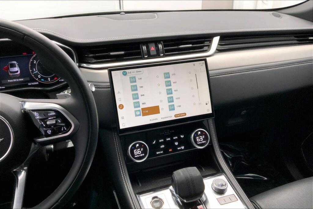 2025 Jaguar F-PACE P250 R-Dynamic S photo 5