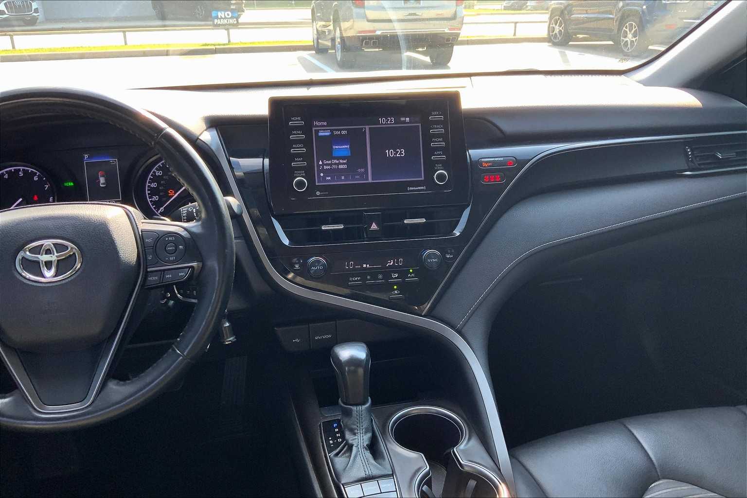 2022 Toyota Camry SE photo 6
