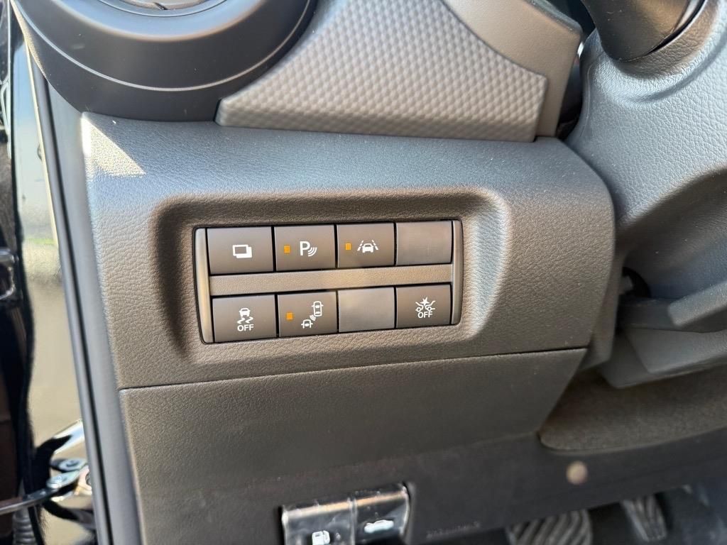 2025 Nissan Kicks Play S photo 12