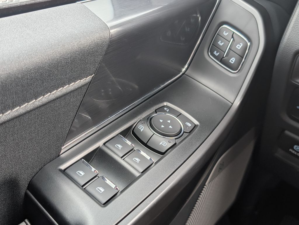 2025 Ford F-150 Lariat photo 11