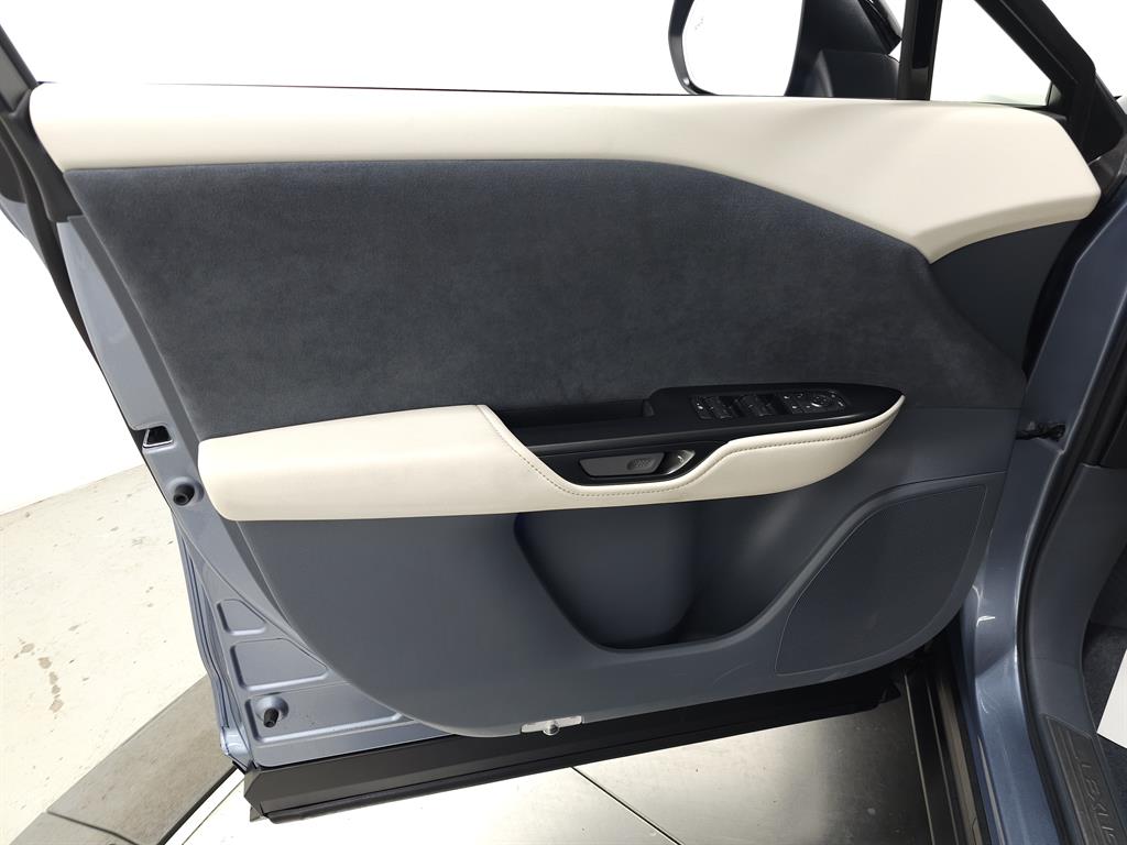 2024 Lexus RZ 300e photo 15
