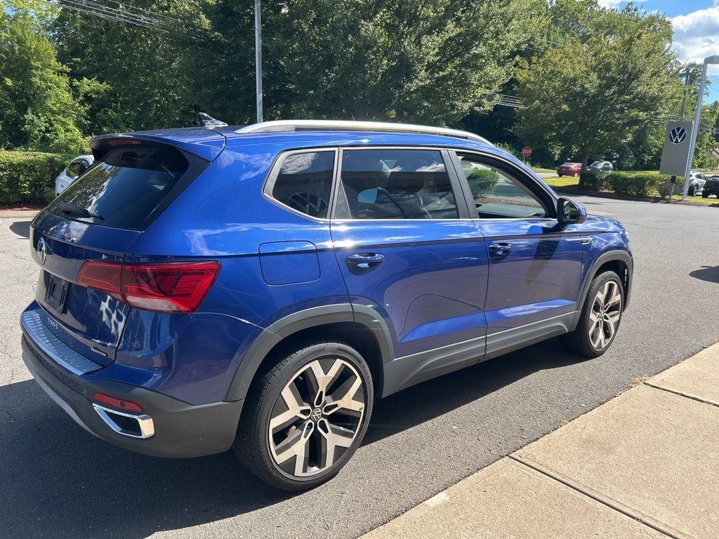 2022 Volkswagen Taos SEL photo 2