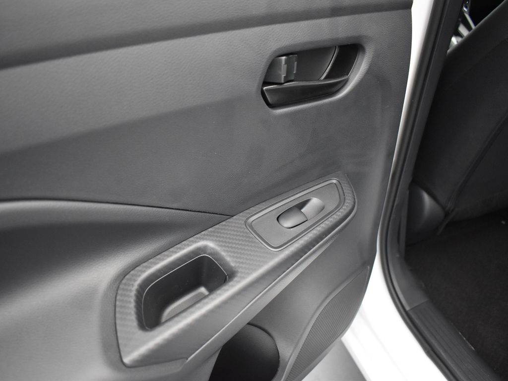 2025 Nissan Versa 1.6 S photo 14
